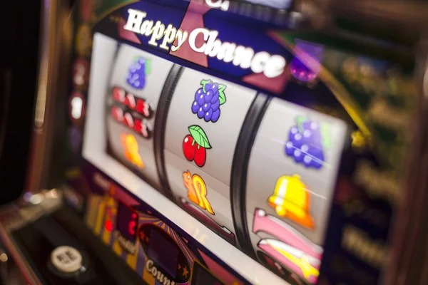 Live dealer tables on slot hoki69